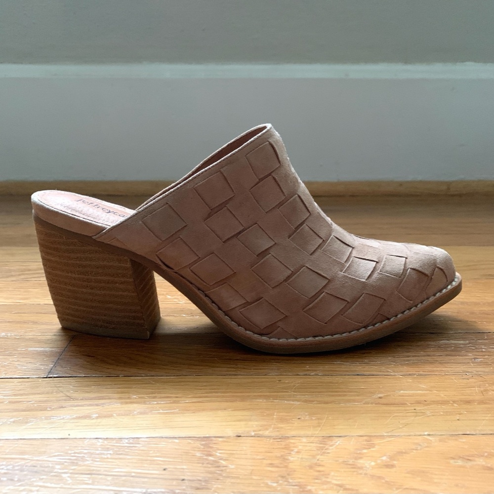 Jeffrey Campbell tan suede chunky heel clog mule slip on shoe new without tags
